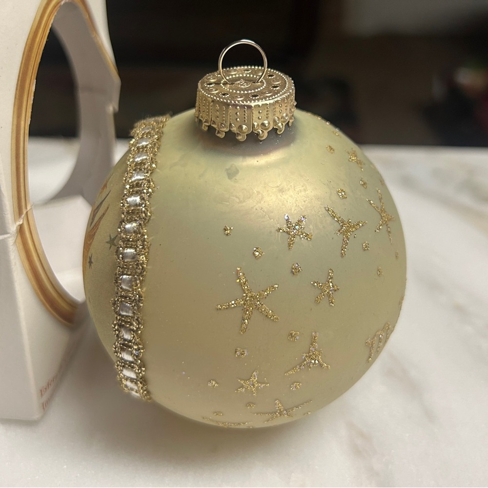 Schmid Berta Hummel • White & Gold Glass Christmas Ornament W/ Angel Design - Picture 12 of 14